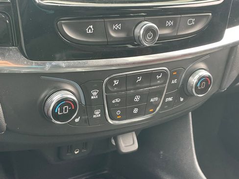 Used 2023 Chevrolet Traverse LT AWD/4WD image 9