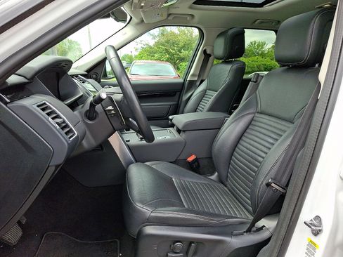 Used 2024 Land Rover Discovery S AWD/4WD image 15