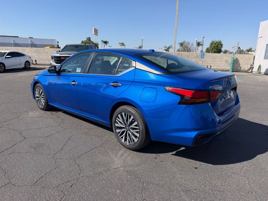Certified 2025 Nissan Altima 2.5 SV FWD image 2