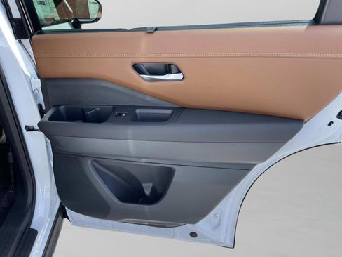 New 2026 Nissan Pathfinder Platinum FWD image 16