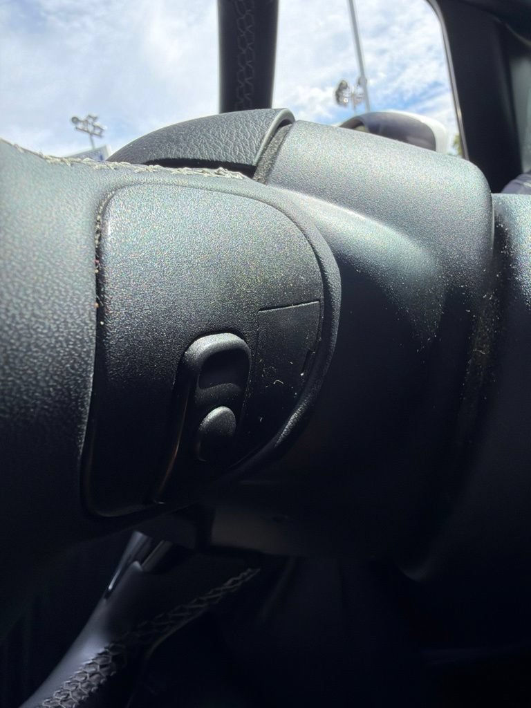 Used 2023 Chrysler Pacifica Touring FWD image 27