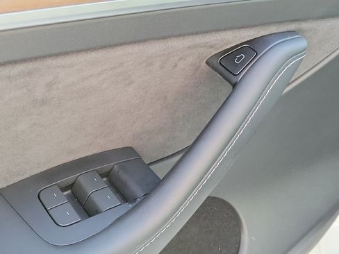 Used 2024 Tesla Model Y Long Range RWD image 18