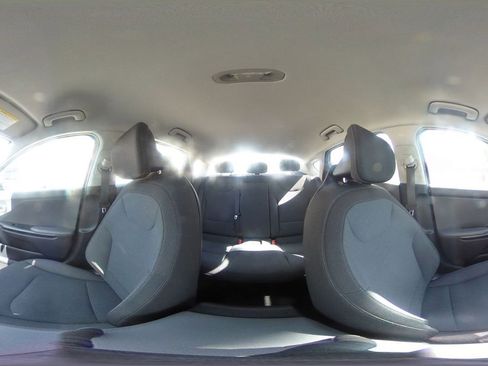 Used 2025 Kia K4 LXS image 42