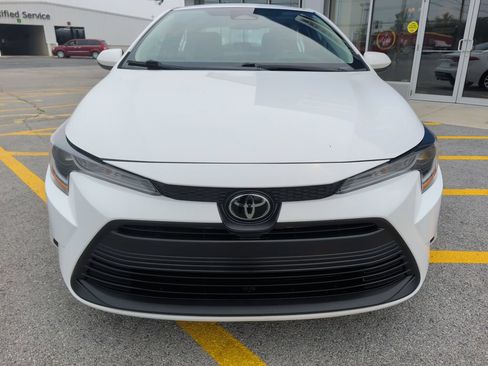 Used 2023 Toyota Corolla LE w/ LE Convenience Package FWD image 2