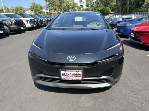 New 2026 Toyota Prius LE FWD image 2