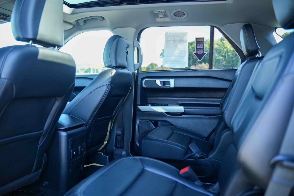 Used 2023 Ford Explorer XLT w/ Equipment Group 202A AWD/4WD image 25