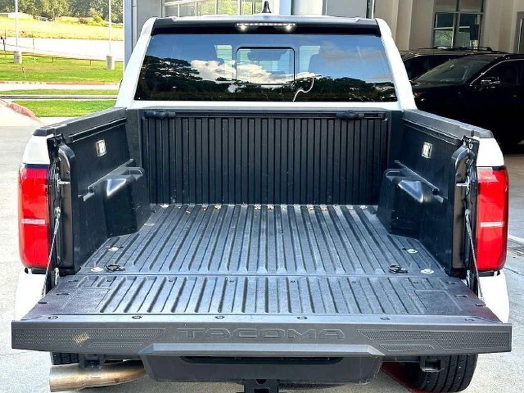 Certified 2025 Toyota Tacoma SR5 w/ SR5 Upgrade Package AWD/4WD image 30