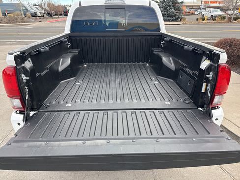 Used 2022 Toyota Tacoma 4x4 Double Cab image 13