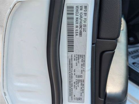 Used 2022 Jeep Grand Cherokee Laredo X AWD/4WD image 25