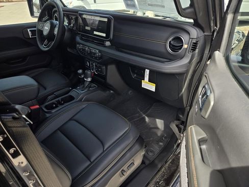 New 2025 Jeep Gladiator Sport image 11