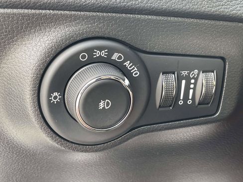 Used 2020 Jeep Compass Latitude w/ Cold Weather Group image 15