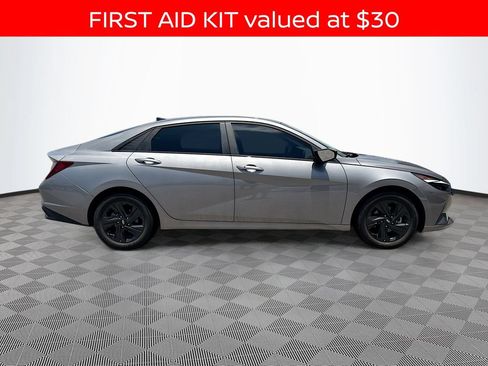 Used 2023 Hyundai Elantra SEL w/ Cargo Package FWD image 4