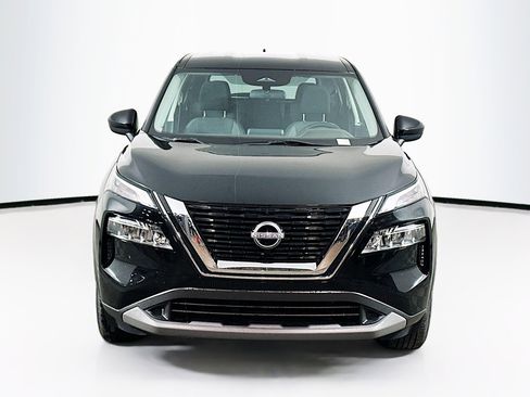 Used 2023 Nissan Rogue SV image 2