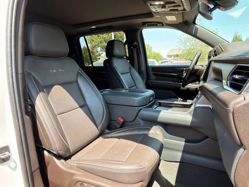 Used 2022 GMC Yukon XL Denali image 15