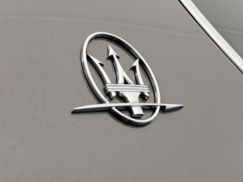 Used 2017 Maserati Levante Q4 AWD Premium image 6