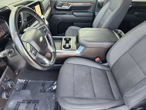 Used 2024 Chevrolet Silverado 2500 LT w/ Convenience Package RWD image 4