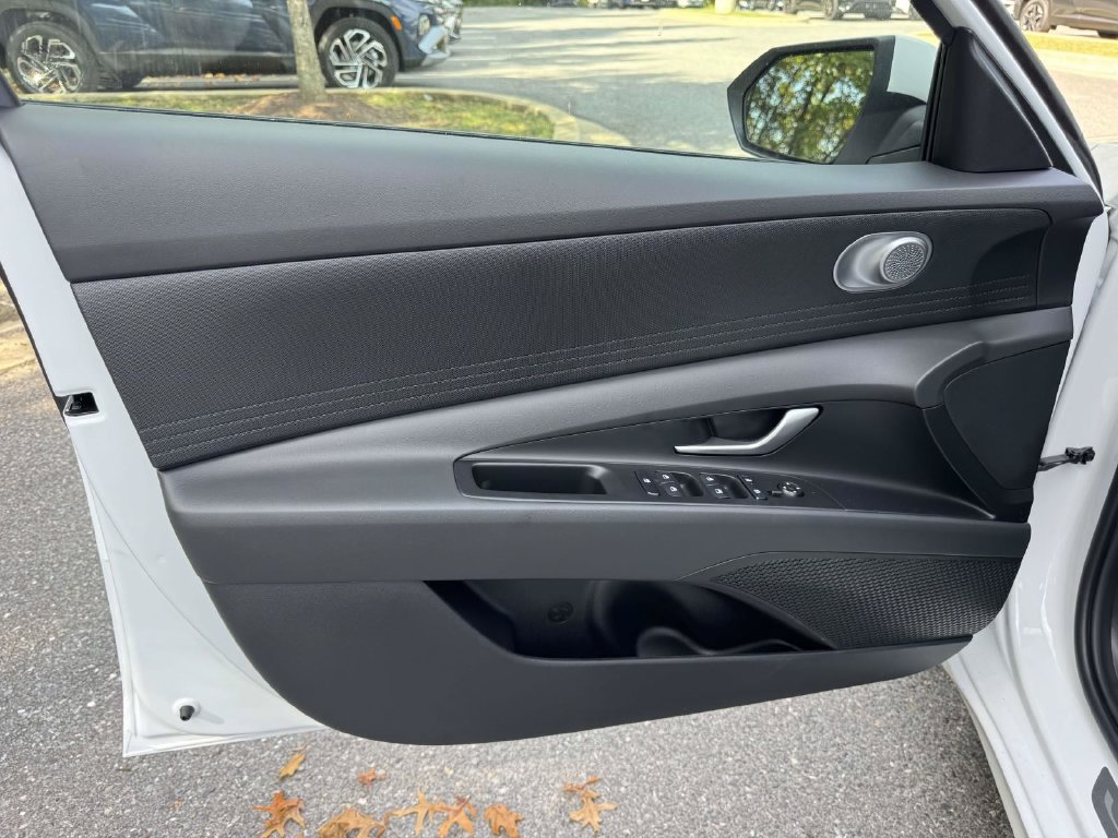 New 2026 Hyundai Elantra SE FWD image 12