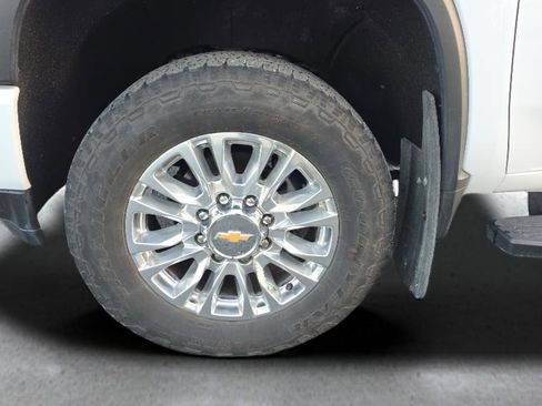 Used 2023 Chevrolet Silverado 2500 High Country w/ Z71 Off-Road Package image 16