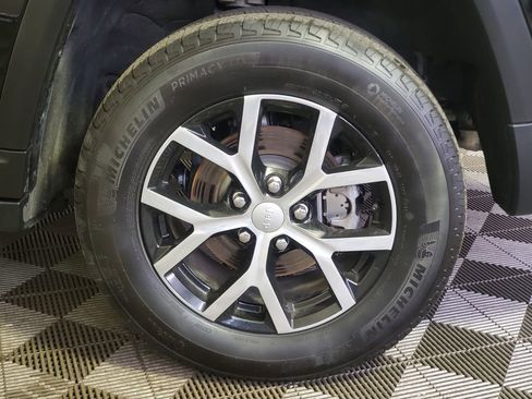 Used 2024 Jeep Grand Cherokee Limited image 5