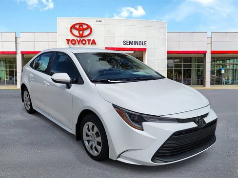 Used 2026 Toyota Corolla LE image 2