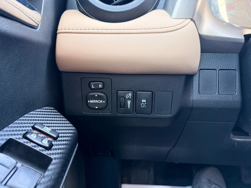 Used 2015 Toyota RAV4 XLE FWD image 24
