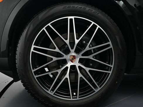 Certified 2026 Porsche Cayenne AWD/4WD image 26