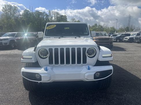 Used 2023 Jeep Wrangler Unlimited Sahara AWD/4WD image 12