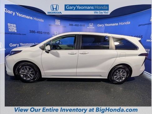 Used 2023 Toyota Sienna LE image 6