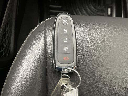 Used 2019 Ford Escape SEL image 25