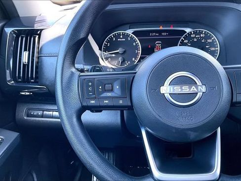 Used 2024 Nissan Pathfinder S FWD image 11