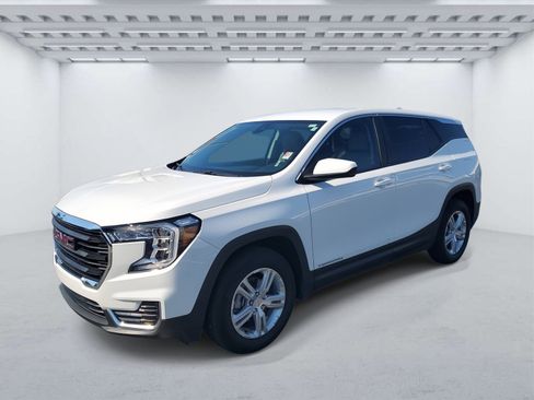 Used 2024 GMC Terrain SLE image 2