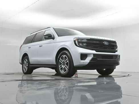 Used 2025 Ford Expedition Active RWD image 48