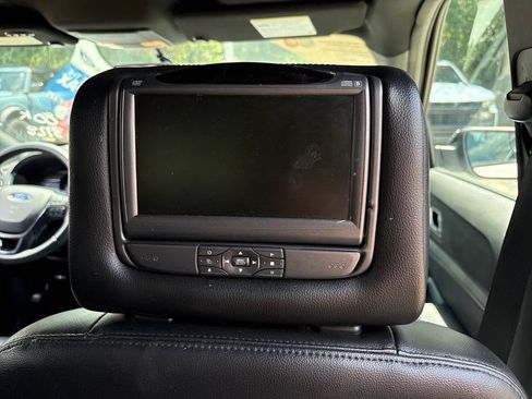 Used 2018 Ford Explorer XLT w/ Equipment Group 202A FWD image 28
