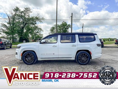 Used 2022 Jeep Grand Wagoneer Series II AWD/4WD image 4