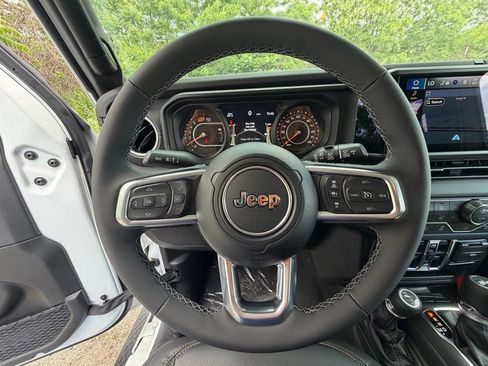 New 2026 Jeep Wrangler Unlimited Sahara AWD/4WD image 11