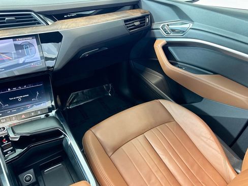 Used 2021 Audi e-tron Premium w/ Convenience Plus Package image 22