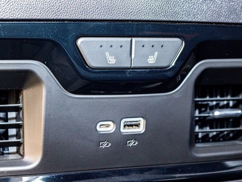 Used 2024 GMC Sierra 1500 AT4 w/ Technology Package image 17