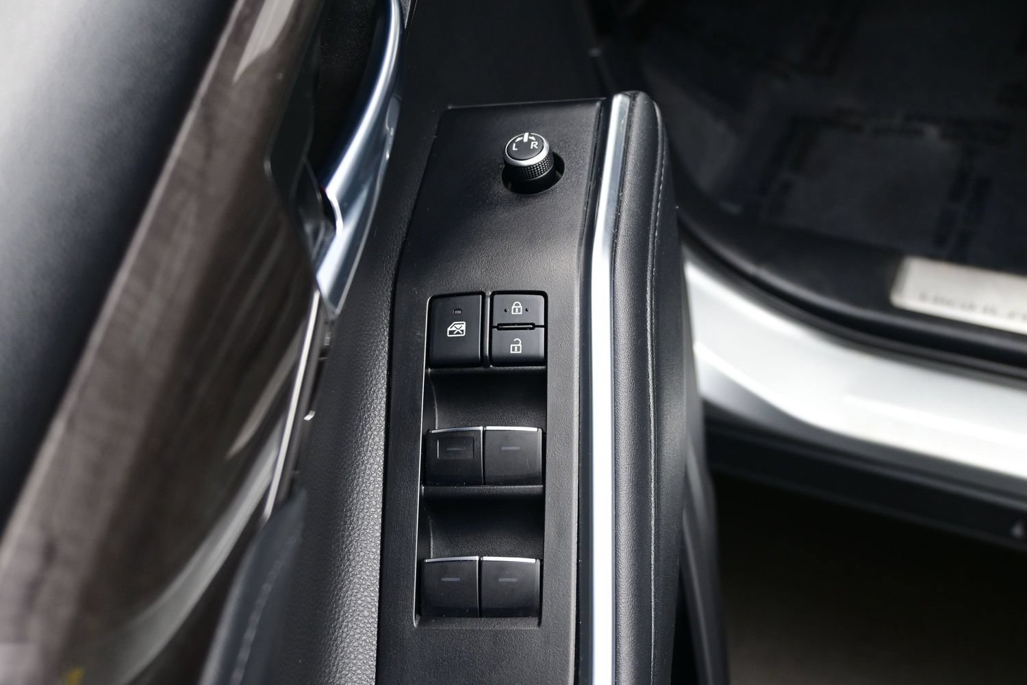 Used 2021 Toyota Highlander Platinum AWD/4WD image 10