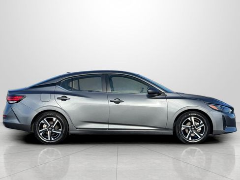 Used 2024 Nissan Sentra SV image 4