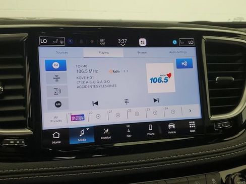 Used 2025 Chrysler Pacifica Limited FWD image 27