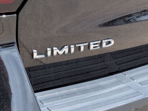 Used 2024 Ford Expedition Limited RWD image 7