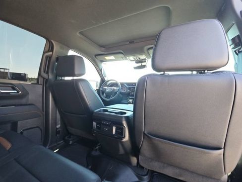 Used 2024 GMC Sierra 1500 AT4 w/ Technology Package AWD/4WD image 17