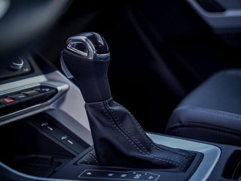 Certified 2025 Audi Q3 2.0T Premium w/ Convenience Package image 12