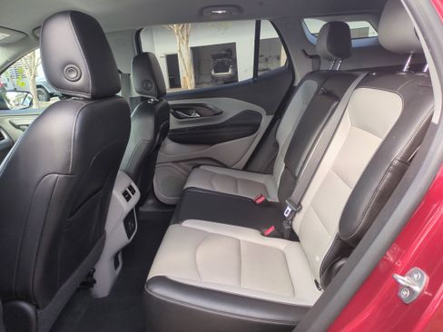 Used 2022 GMC Terrain SLT image 15