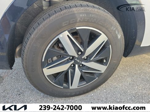 Certified 2023 Kia Sorento S w/ Panoramic Sunroof Package FWD image 7