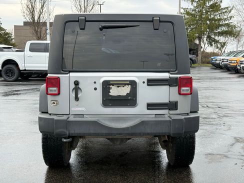 Used 2018 Jeep Wrangler Unlimited Sport w/ Connectivity Group image 4