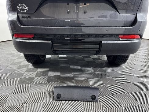 New 2025 Jeep Grand Cherokee Altitude image 9