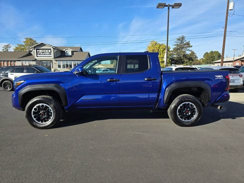 Used 2025 Toyota Tacoma TRD Off-Road image 2