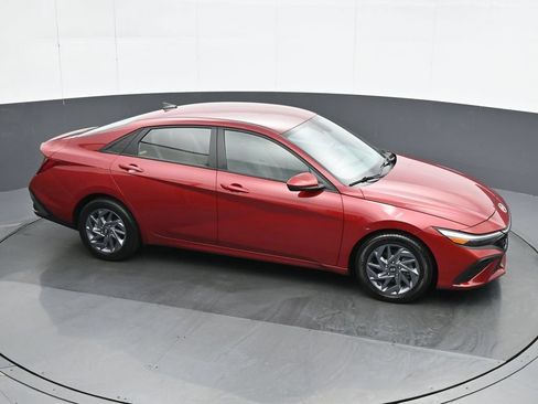 Used 2024 Hyundai Elantra SEL FWD image 23