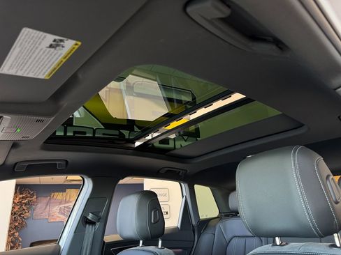 Used 2024 Audi Q4 e-tron Premium Plus w/ Premium Plus image 41